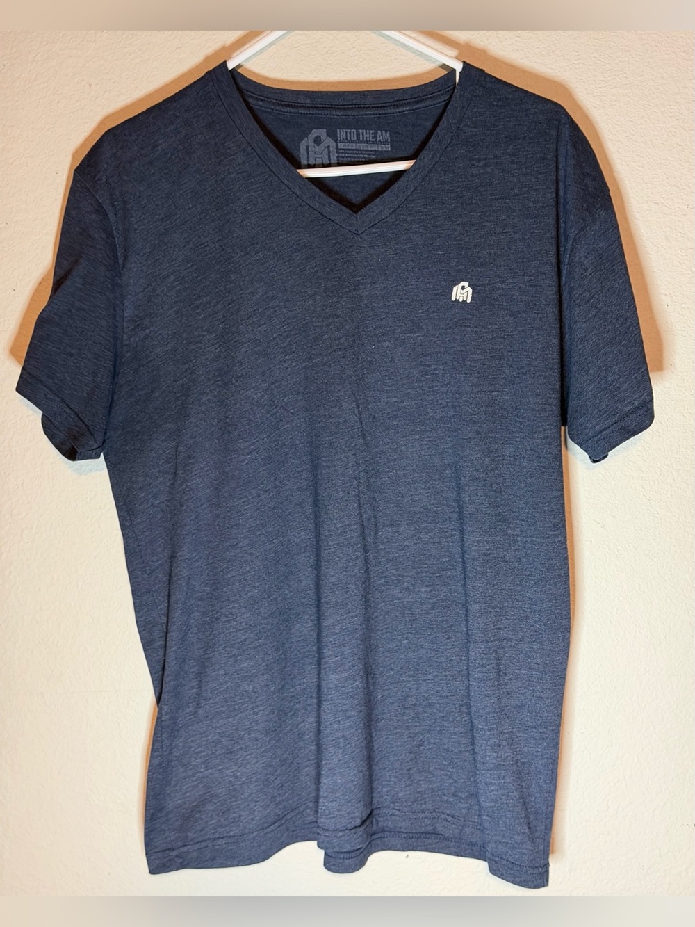 Into The AM Dark Blue V-neck short sleeve T-shirt Men Large